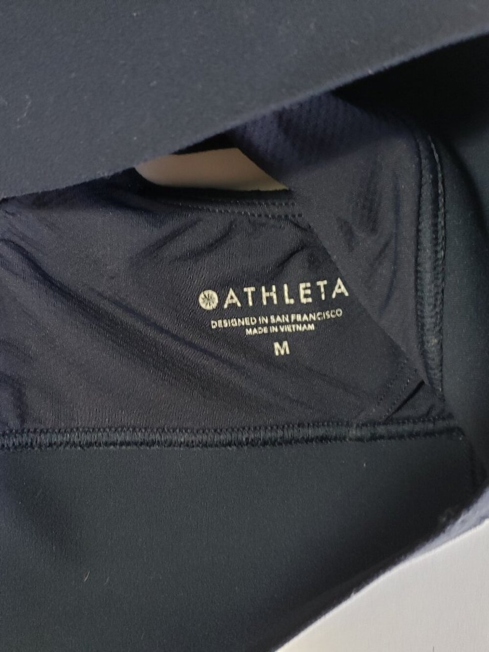 ATHLETA BLACK EXERCISE TOP - M - Picture 2 of 2